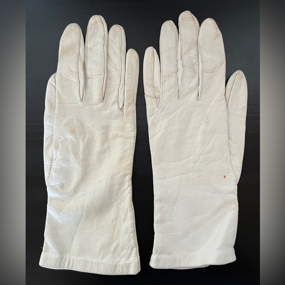 Vintage 1960’s White Gloves - Picture 5 of 5